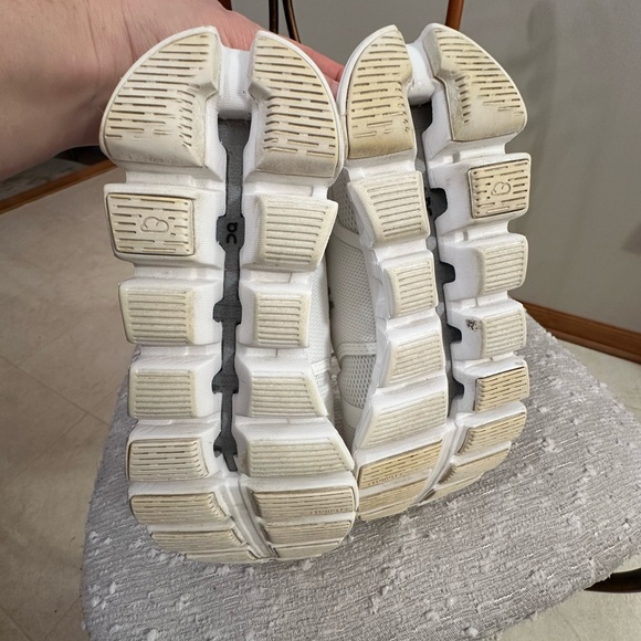 On Running White Sneakers Cloud 6 size 6.5 - Picture 8 of 12